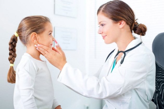 Если у ребенка хлюпает в носу, а соплей нет, нужно показать его доктору