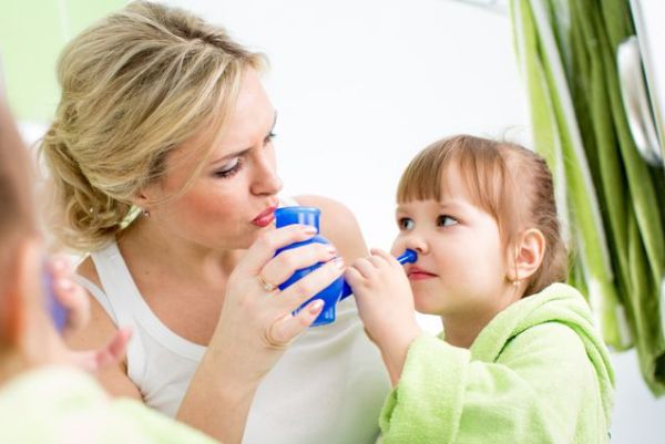 не проходят сопли у ребенка - поможет промывание носа